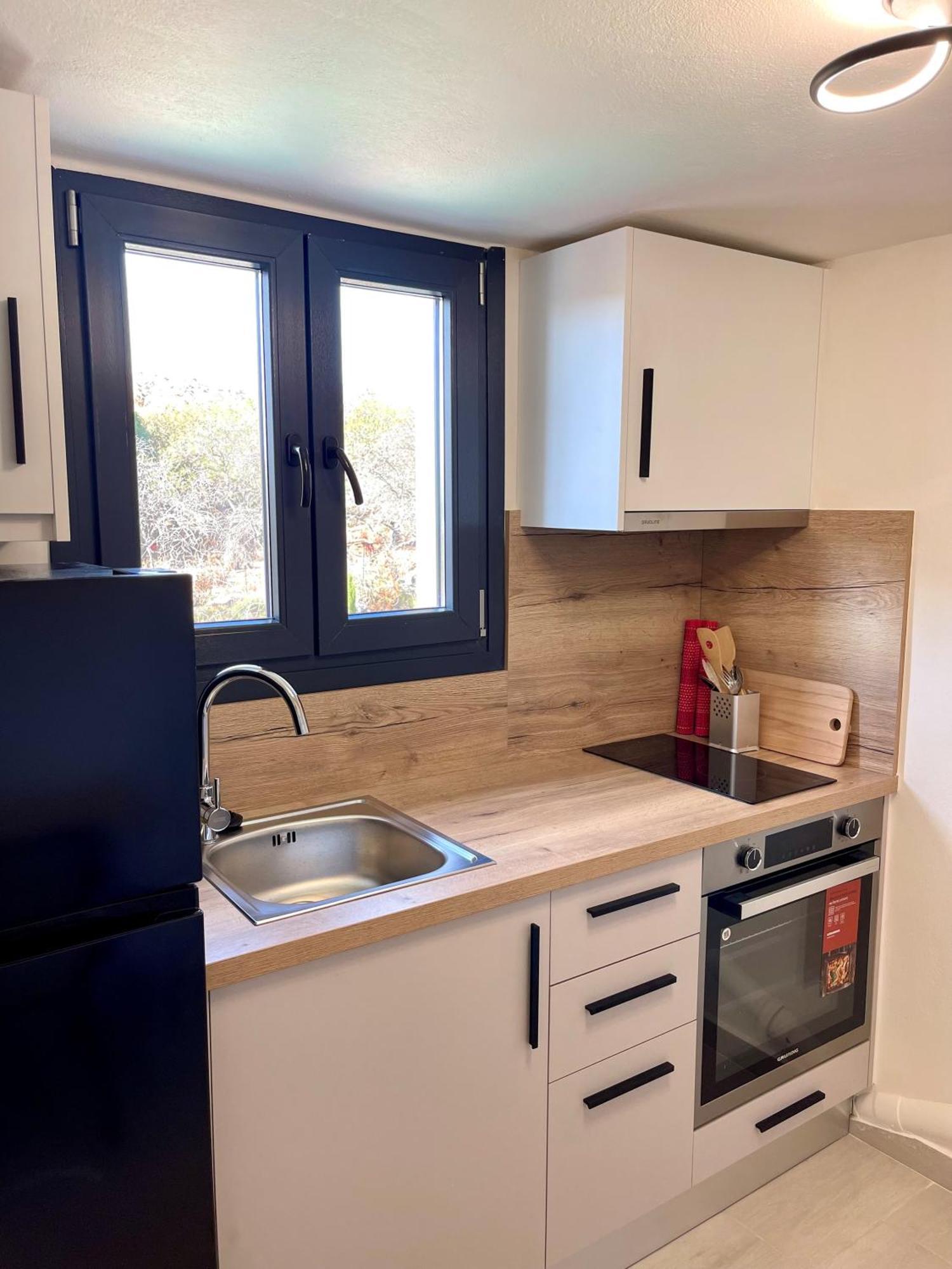 Lemnos Urban Escape Apartment *